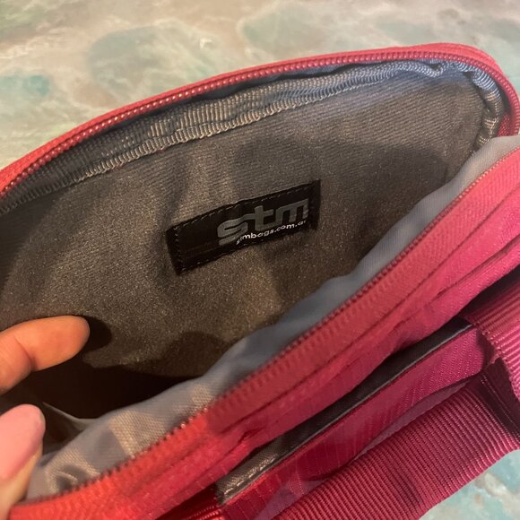 STM iPad/Tablet Crossover Bag - Picture 5 of 7